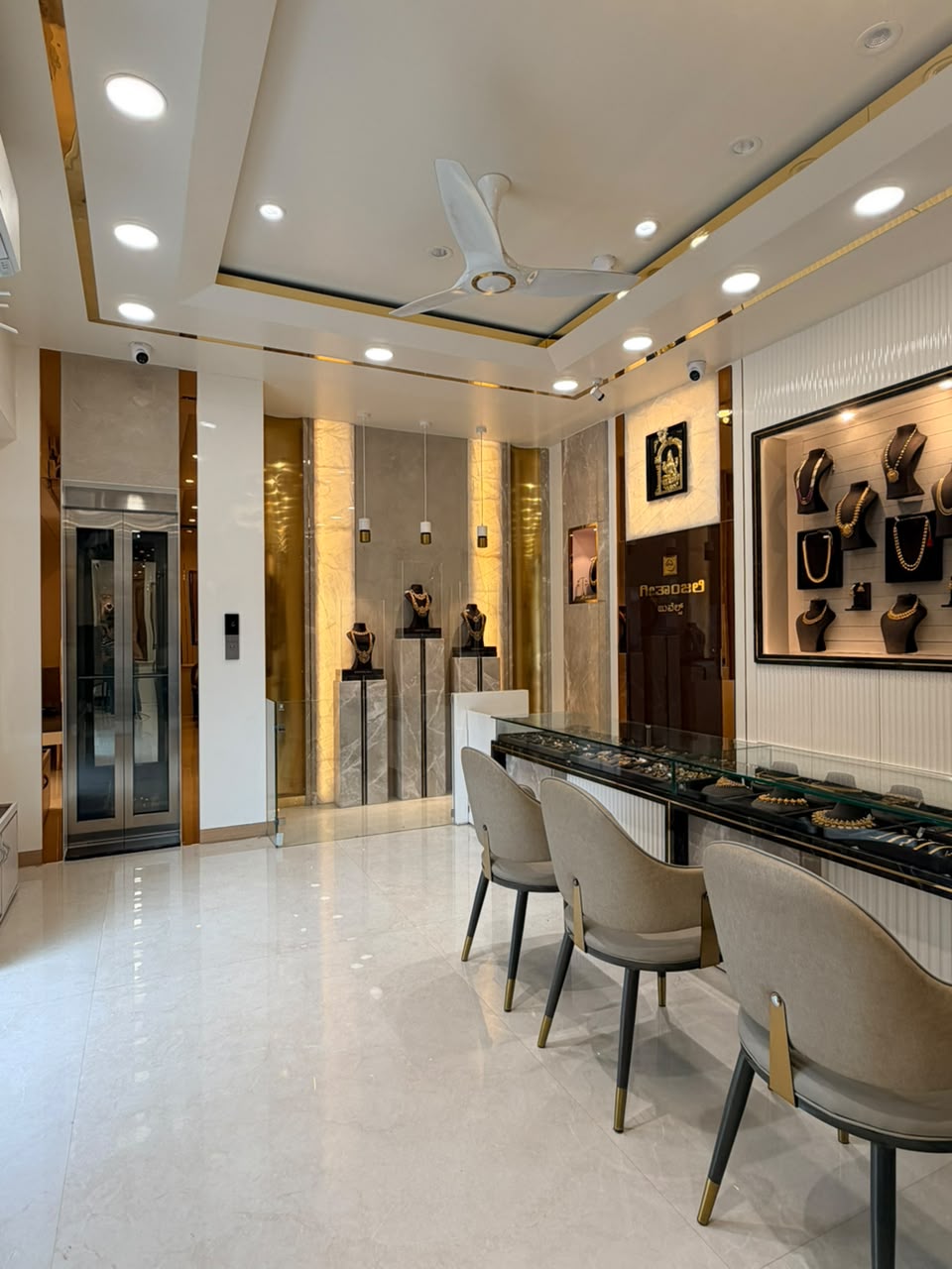 GEETANJALI JEWELS – Fluted Marble & Wall Alcoves